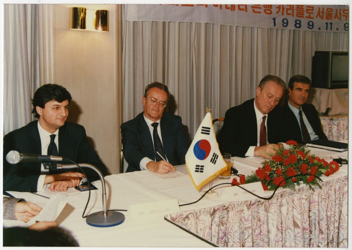 Conferenza stampa in occasione dell'inaugurazione dell'ufficio di rappresentanza di Seoul, 9 novembre 1989 (fotografo sconosciuto)