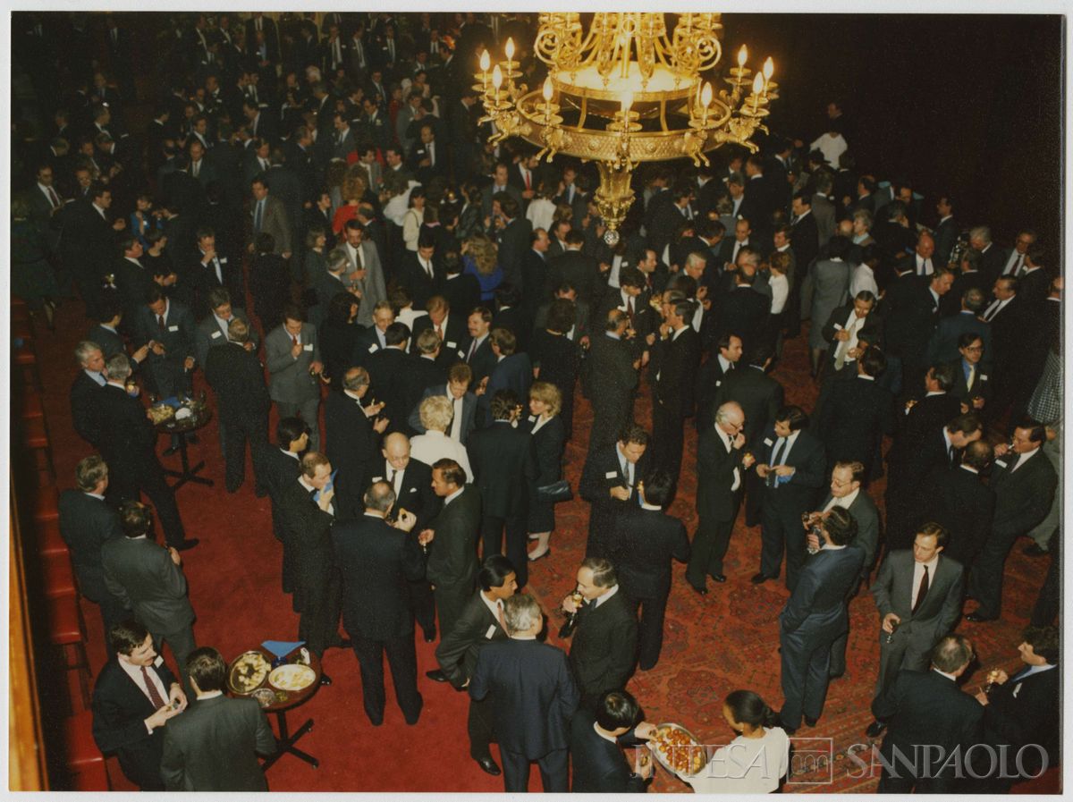 Inaugurazione filiale di Londra, 02 febbraio 1988 (Lewis Photos LTD)