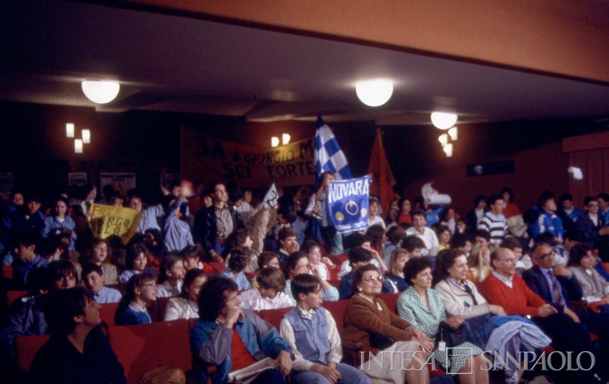 Econogioco 3, il pubblico di studenti delle classi non qualificatesi per la finale, 1984-1985 (fotografo sconosciuto)