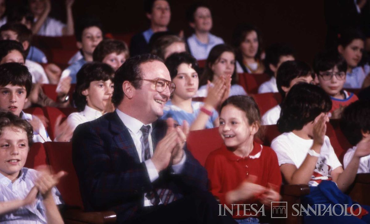 Econogioco 3, Vertematti tra il pubblico di studenti delle classi non qualificatesi per la finale, 1984-1985 (fotografo sconosciuto)