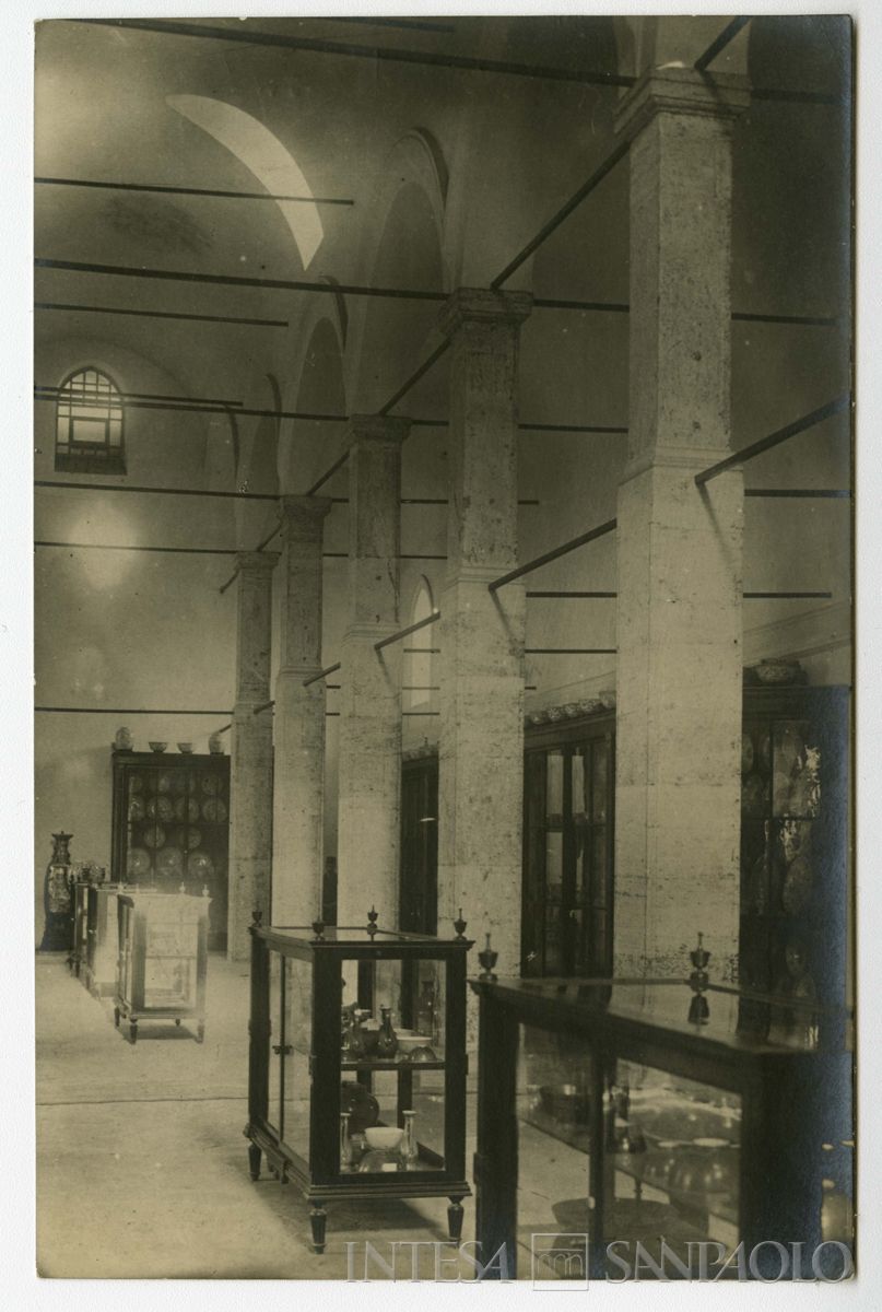 Interno del museo delle porcellane, ultimo quarto 1800 - 1926 (fotografo sconosciuto)