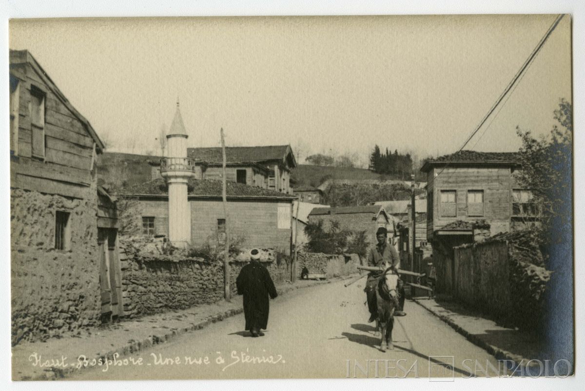 Una via nel quartiere di Stenia a Costantinopoli, ultimo quarto 1800 - 1926 (fotografo sconosciuto)
