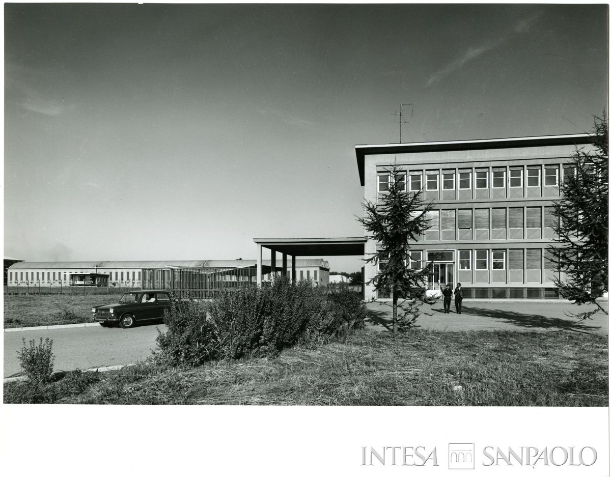 Magazzini Generali Fiduciari della Cariplo, Pavia: esterno, 1968 circa (fotografia di Publifoto)