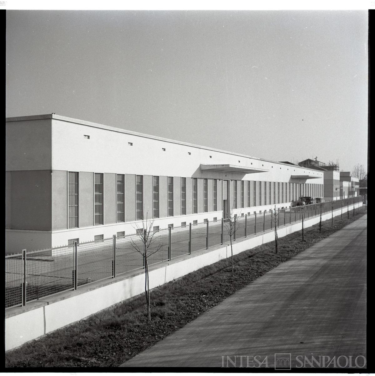 Immobiliare Caseifici Sociali, Pegognaga: esterno, 1955 - 1963 (fotografo sconosciuto)