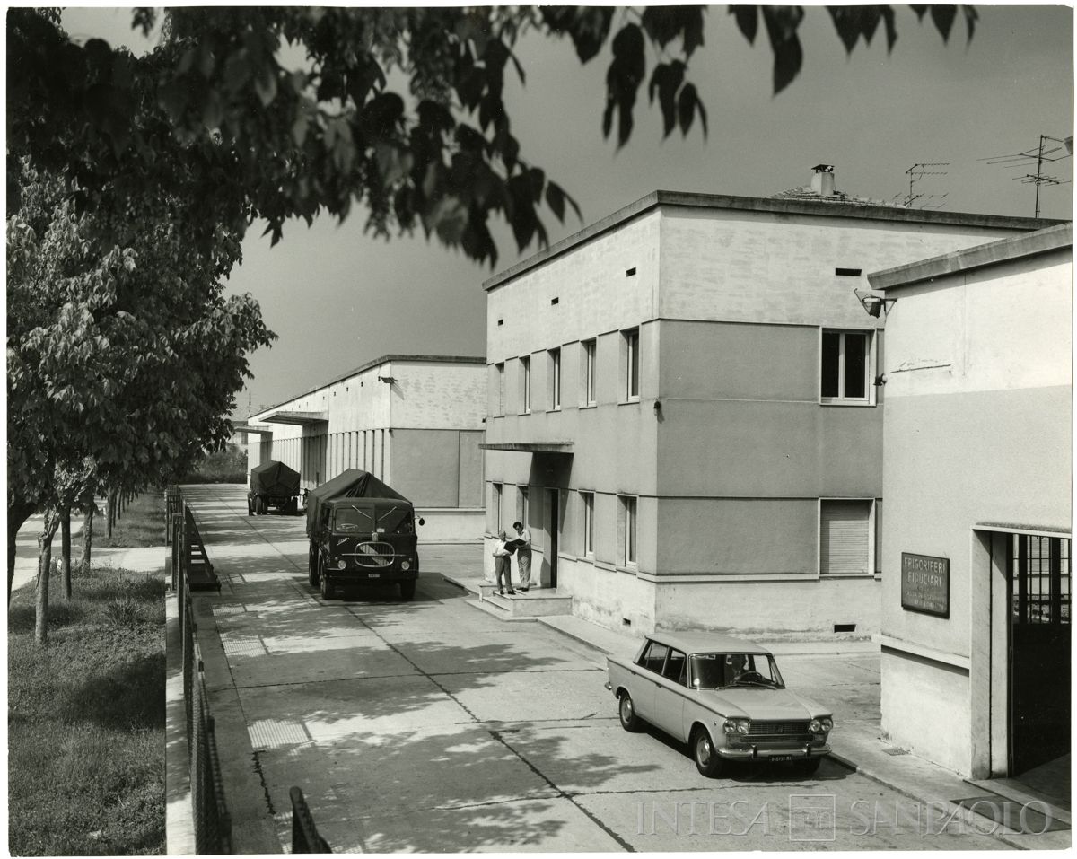 Magazzini Generali Fiduciari della Cariplo, Pegognaga: esterno, 1968 circa (fotografia di Publifoto)