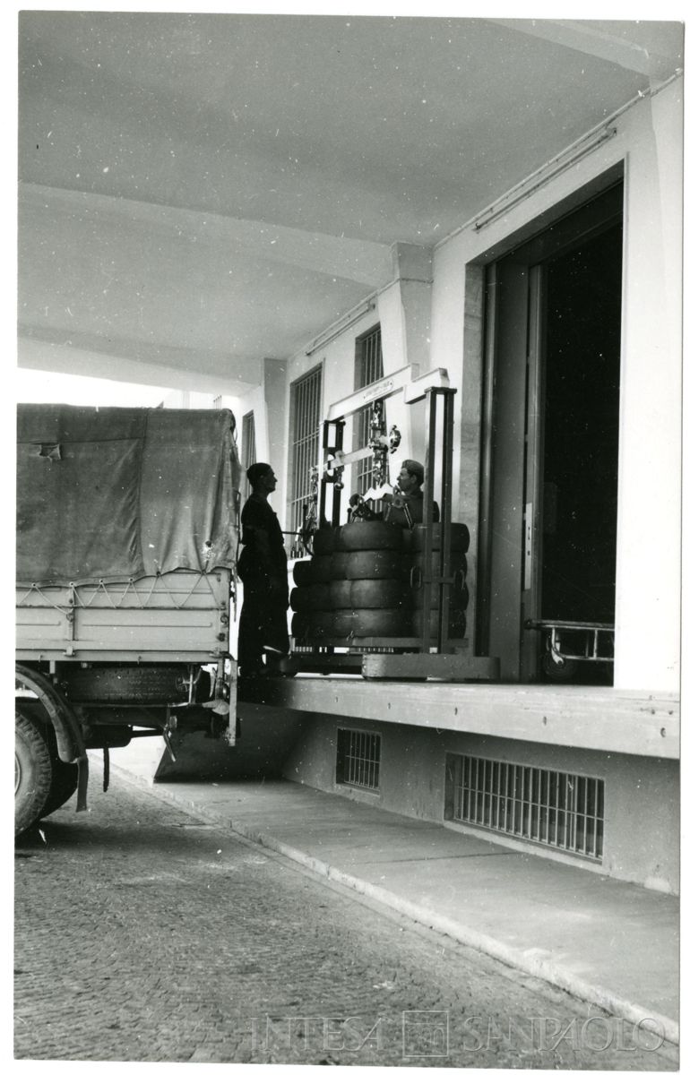 Immobiliare Caseifici Sociali, Mantova: esterno, 1961-1968 (fotografo sconosciuto)