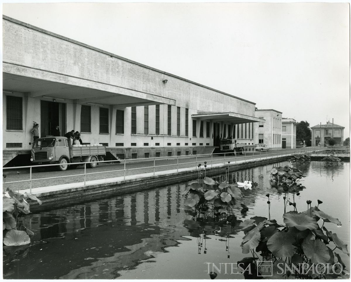 Magazzini Generali Fiduciari della Cariplo, Mantova: esterni, 1968 circa (fotografie di Publifoto)