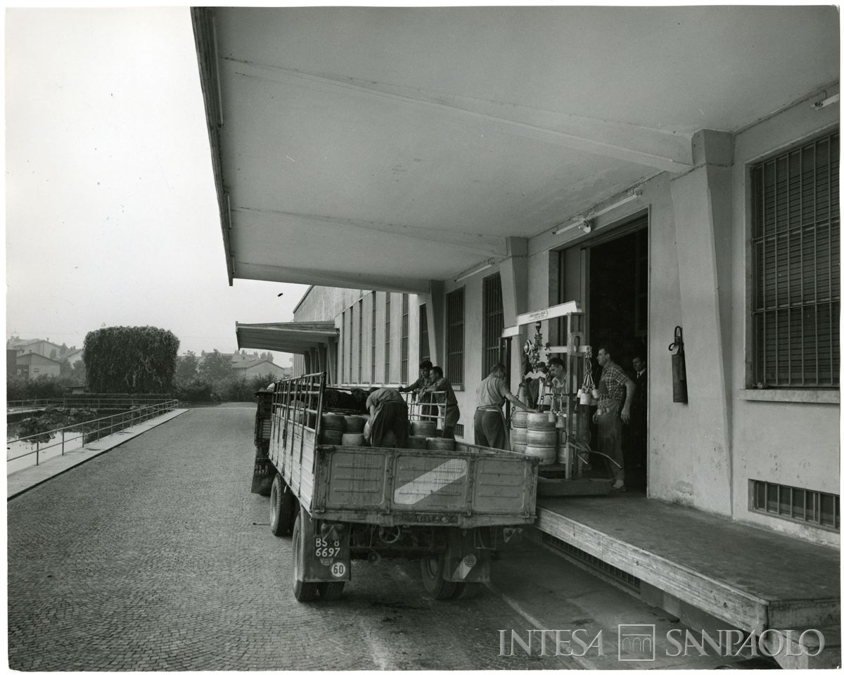 Magazzini Generali Fiduciari della Cariplo, Mantova: esterni, 1968 circa (fotografie di Publifoto)