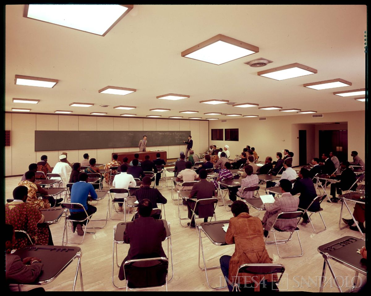 Finafrica, interno di aula con borsisti a lezione, 1973 - 1978 circa (foto Elle2)