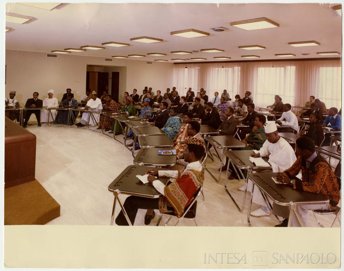 Finafrica, interno di aula con borsisti a lezione, 1973 - 1978 circa (foto Elle2)