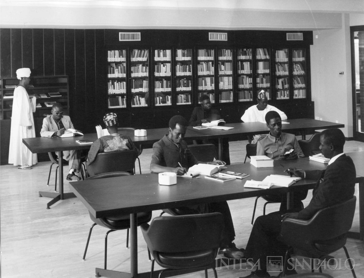 Finafrica, interno della biblioteca, 1973 - 1978 circa (foto Elle2)