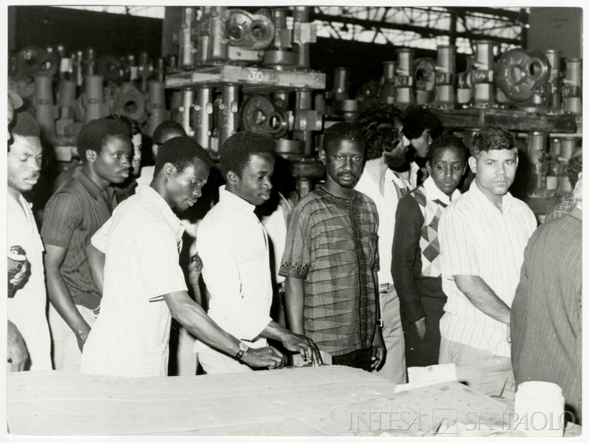 Visita dei borsisti del Finafrica allo stabilimento della SAME, post 1972-1977 circa (Foto Attualità di Leoni e Cesni)