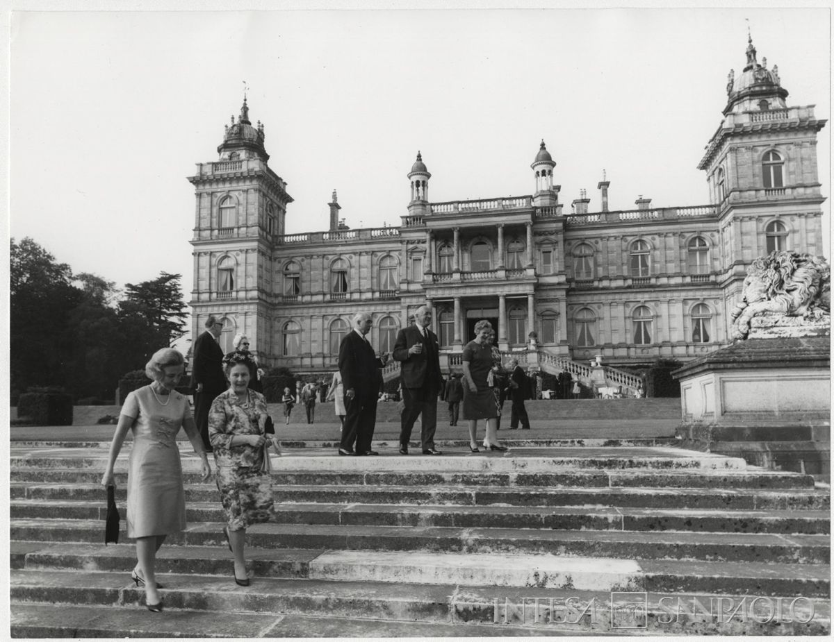 Partecipanti in occasione della cena allo Château de Ferrières in occasione della XXVII sessione dell'Institut International d'Études Bancaires, 30 maggio 1964 (fotografo sconosciuto)