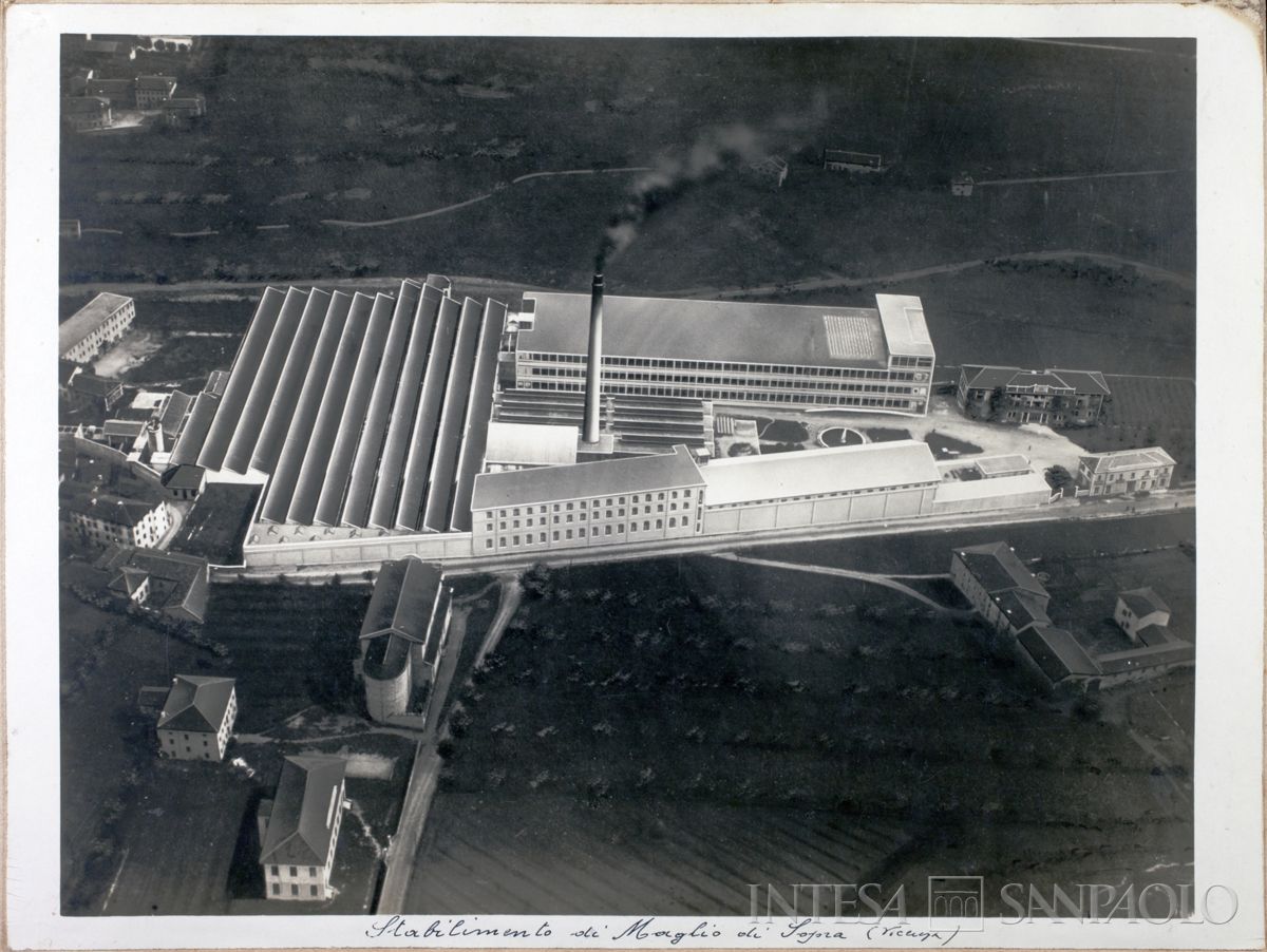 Veduta aerea dello stabilimento della società S. A. Gaetano Marzotto e Figli, Vicenza, 1929 - 1933 (fotografo sconosciuto)