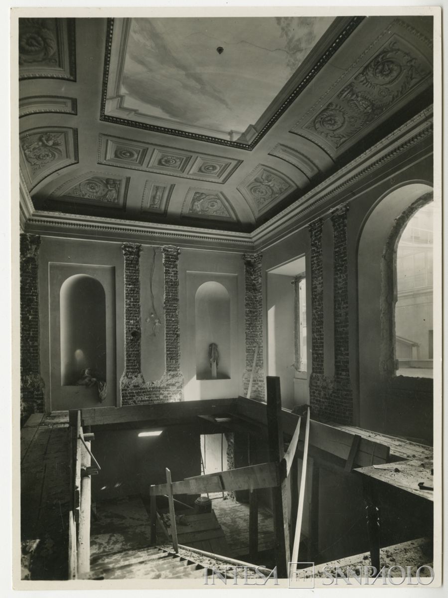 Piazza della Scala 6, riforma arch. Giuseppe de Finetti: lavori in corso all'interno dell'edificio Brentani, ex Banca d'Italia, nella porzione che sarà sovrastata dal giardino pensile, 1934