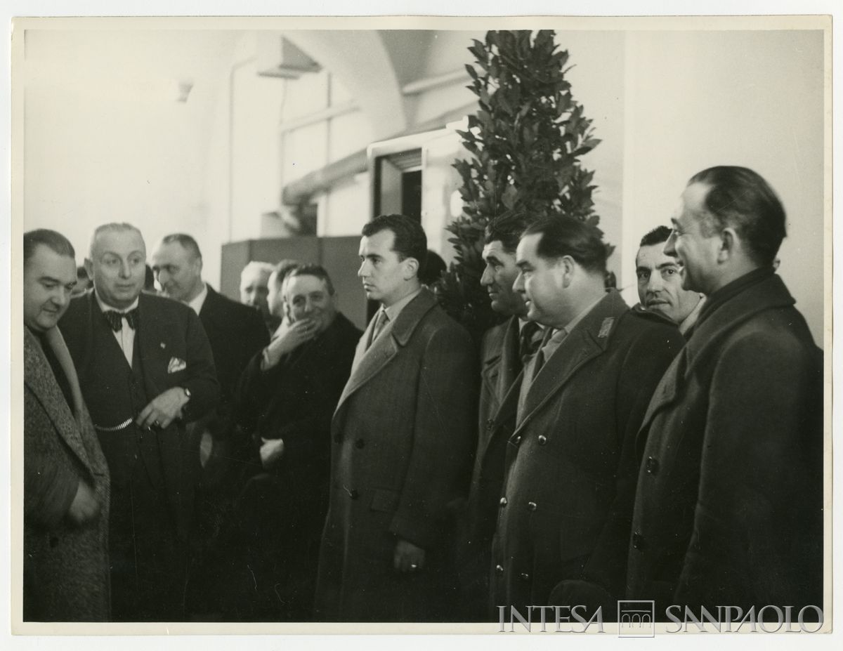 Partecipanti all'inaugurazione della filiale Cariplo di Brescia in Corso Garibaldi 28, 13 novembre 1946 (Fot. Santangelo)