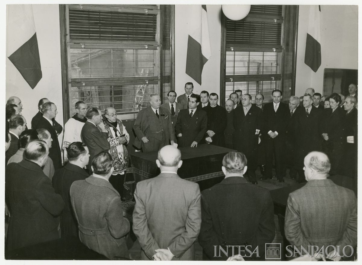 Intervento del presidente Cariplo Stefano Jacini all'inaugurazione della filiale di Parabiago, in via S. Michele 5, 7 marzo 1948 ("Terreni" Attualità fotografica "Reporter")