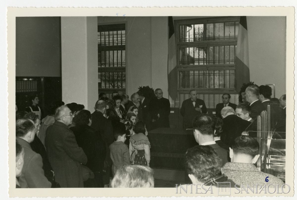 Intervento del presidente Cariplo Stefano Jacini all'inaugurazione della filiale di Mariano Comense, [1950] (fotografo sconosciuto)