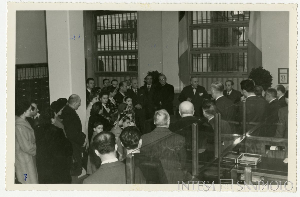 Intervento del presidente Cariplo Stefano Jacini all'inaugurazione della filiale di Mariano Comense, [1950] (fotografo sconosciuto)