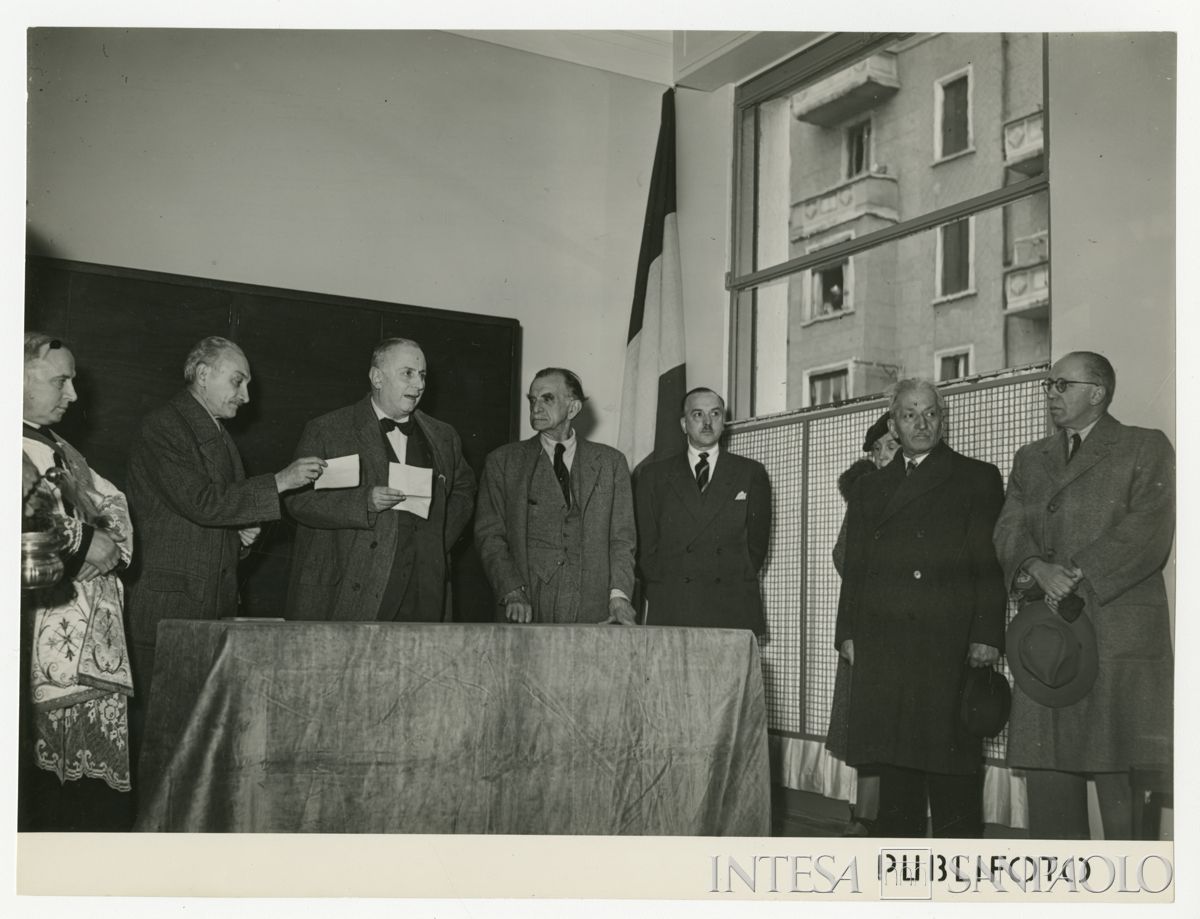 Intervento del presidente Cariplo Stefano Jacini all'inaugurazione dell'agenzia 22 di Milano, in via Jacopino da Tradate, 15 aprile 1950 (Publifoto)