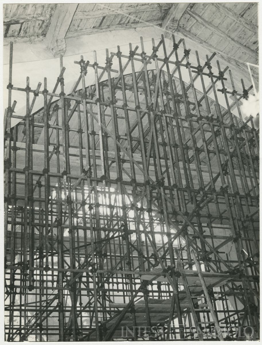 Albino, Chiesa di San Bartolomeo: incastellatura degli arconi all'interno della chiesa, 1962-1964 (Foto Breda)