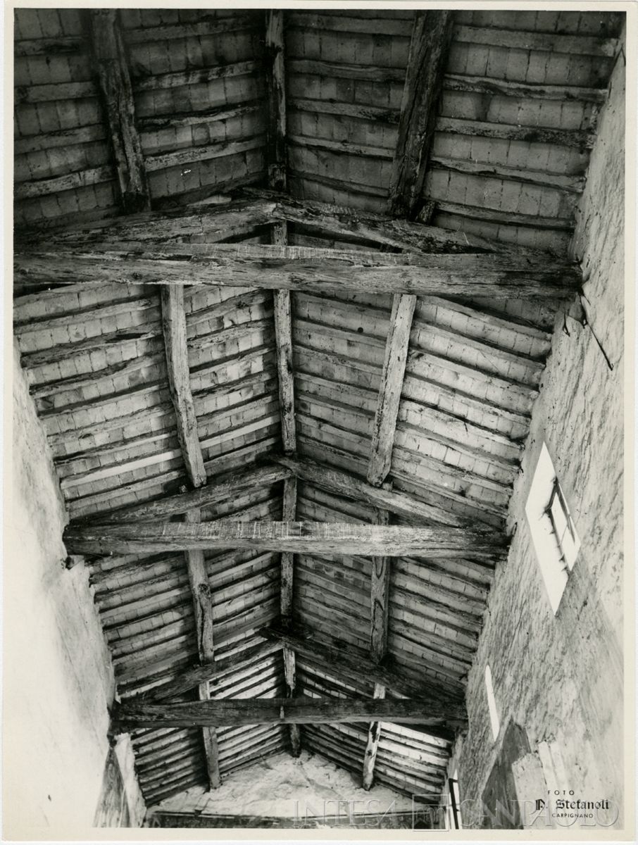 Briona, Chiesa di Sant'Alessandro: soffitto della chiesa dopo il restauro del tetto, 1964 (Foto Piero Stefanoli)