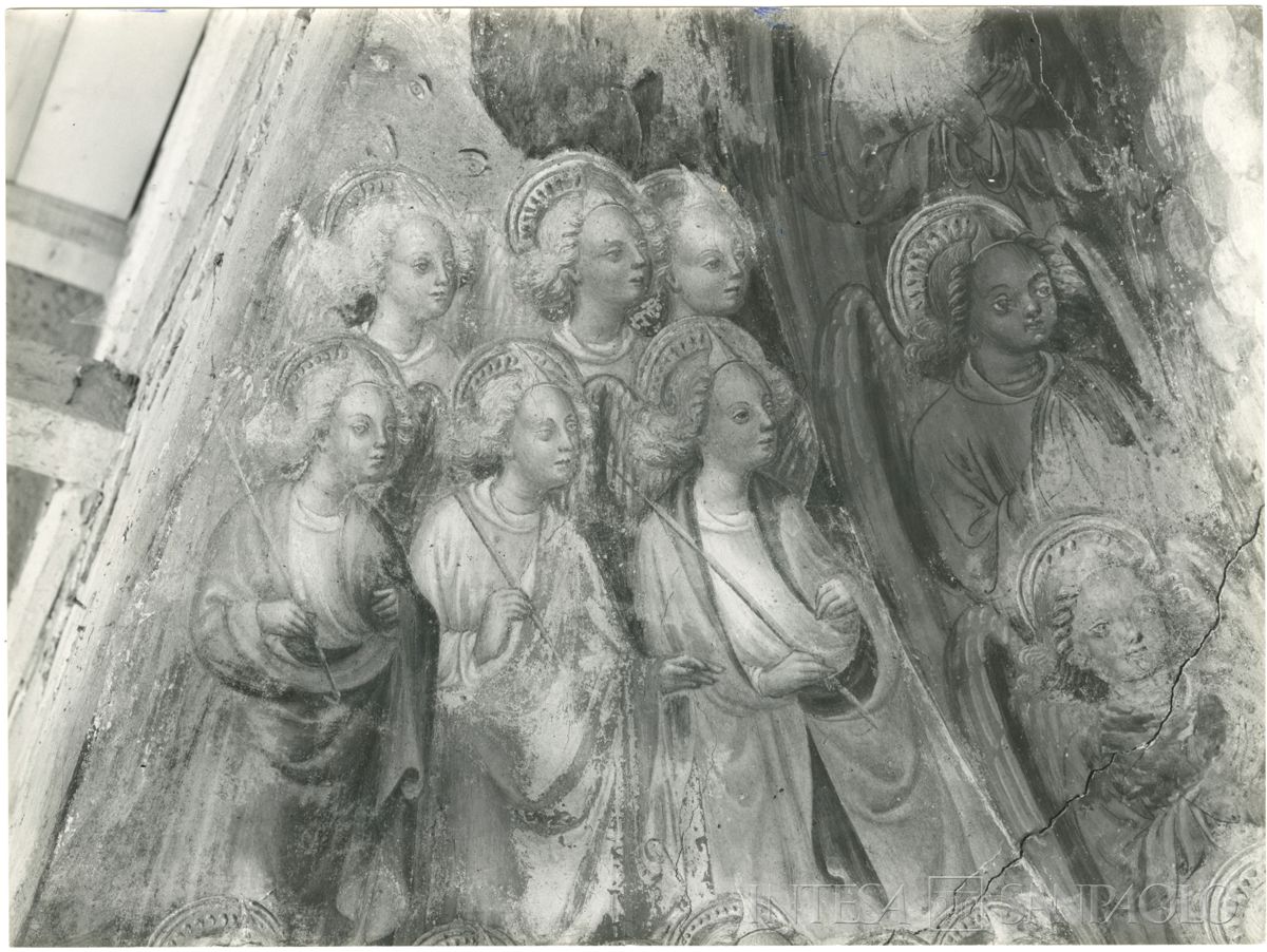 Casatenovo Brianza, Oratorio di Santa Margherita: particolare dell'affresco nel catino absidale raffigurante angeli posti a sinistra della mandorla con la Trinità, 1962-1964 (foto di Davide Clari)