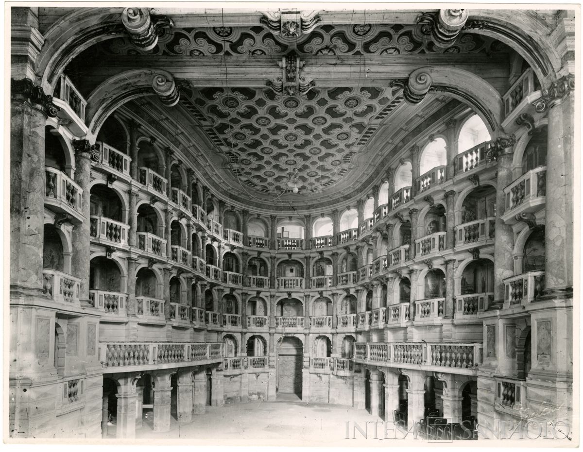Mantova, Teatro Scientifico dell'Accademia: palchi della Sala del Bibbiena durante i restauri, 1963-1966 (Foto Calzolari)