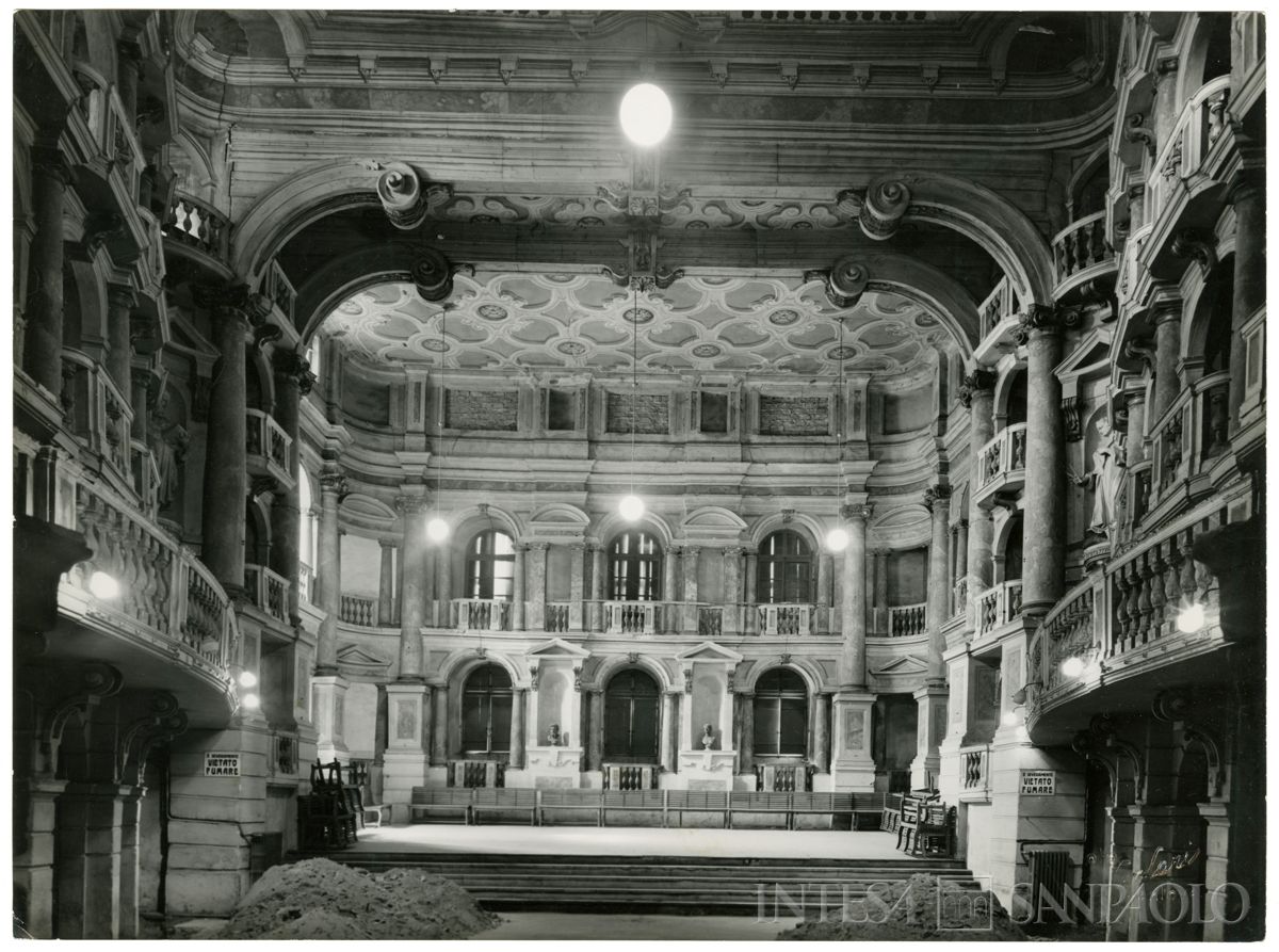 Mantova, Teatro Scientifico dell'Accademia: palco della Sala del Bibbiena, 1963-1966 (Foto Calzolari)
