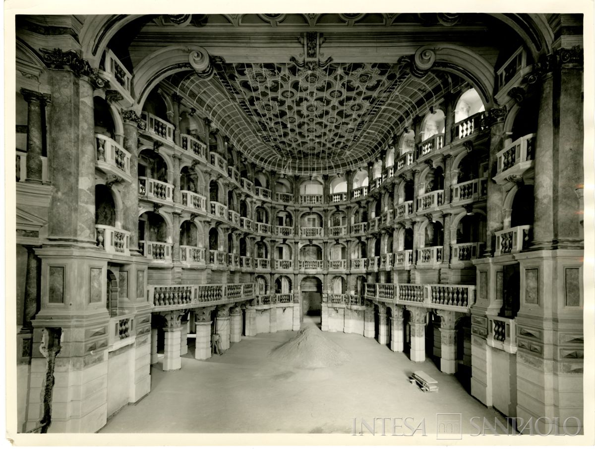 Mantova, Teatro Scientifico dell'Accademia: palco della Sala del Bibbiena, 1968 (Publifoto)