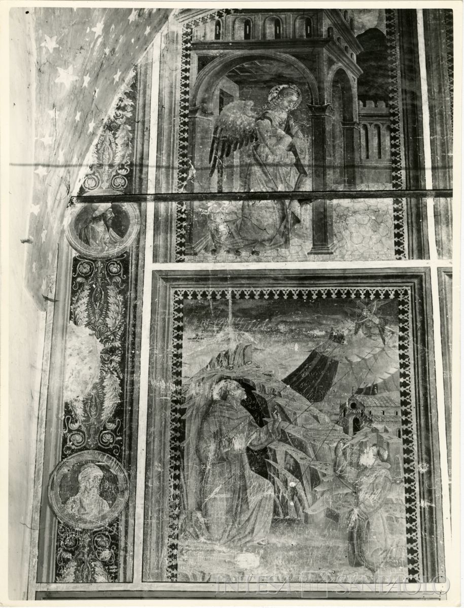 Martinengo, Ex Monastero di Santa Chiara: parte sinistra dell'affresco prima del restauro raffigurante nel registro superiore l'Arcangelo Gabriele e in quello inferiore San Francesco che riceve le stigmate, settembre 1963 (Foto Wells)