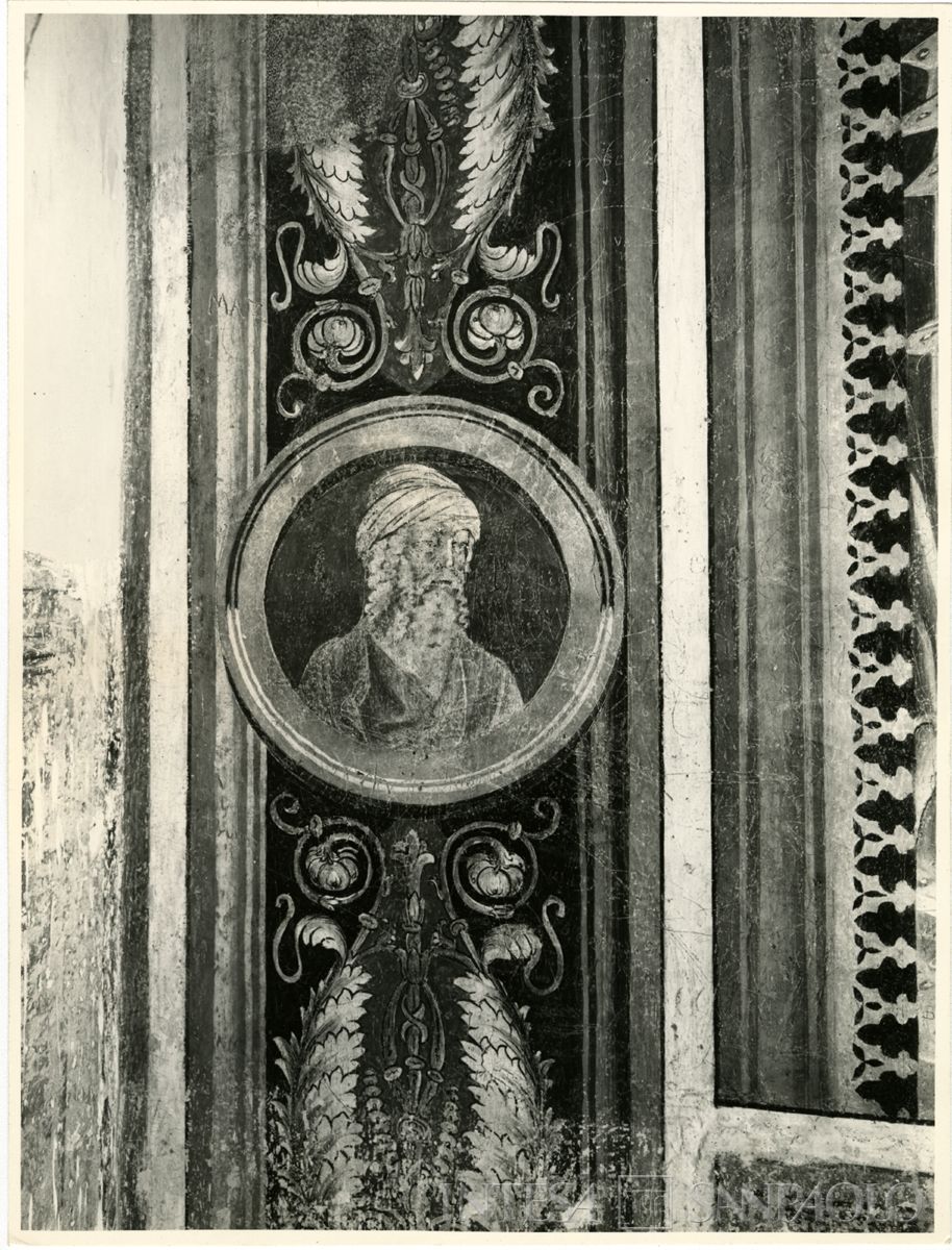 Martinengo, Ex Monastero di Santa Chiara: particolare dei fregi che circondano l'affresco, novembre 1963 (Foto Wells)