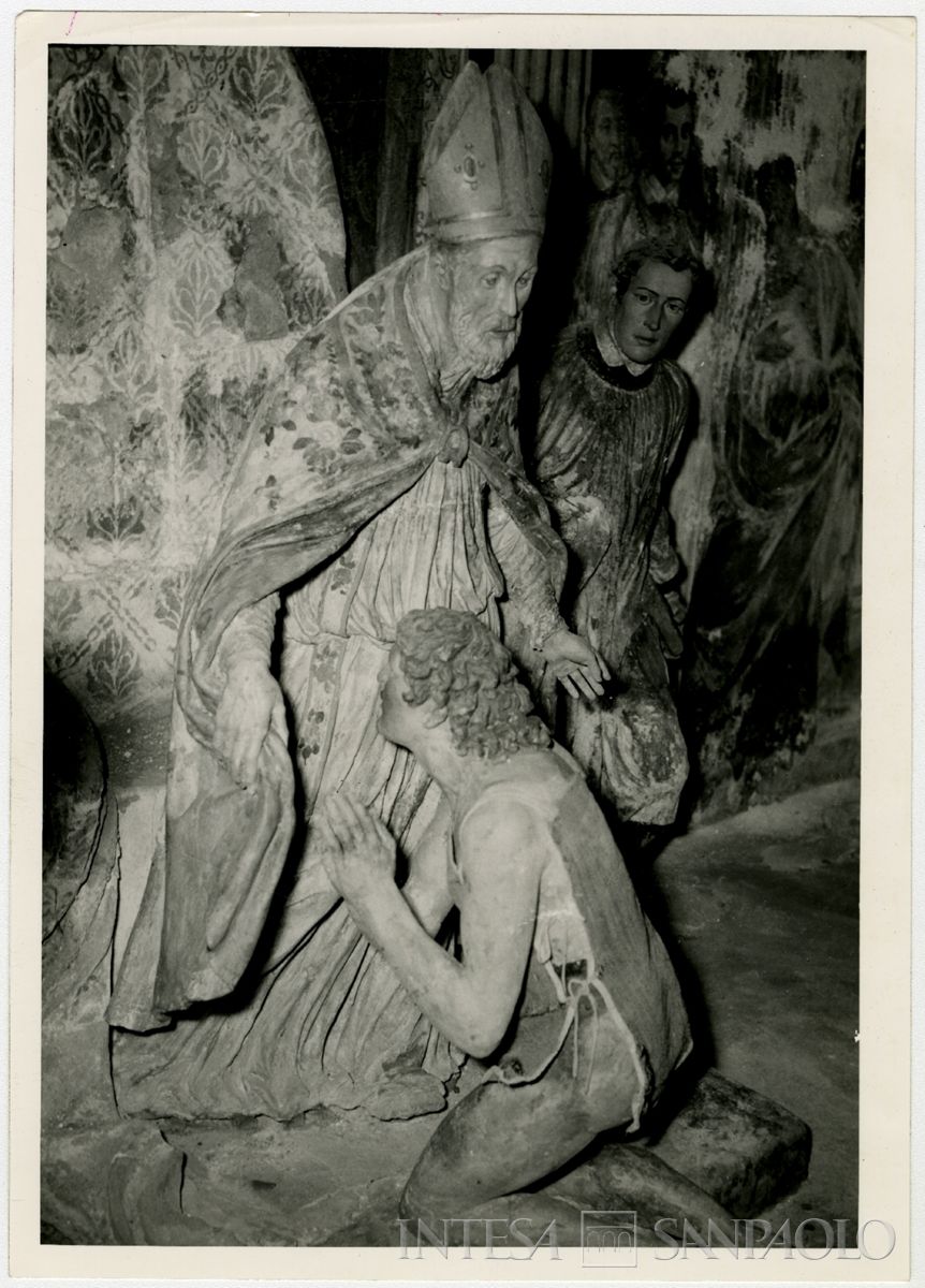 Orta San Giulio, Sacro Monte: statue lignee di Cristoforo Prestinari che rappresentano San Francesco che rinuncia a tutte le cose del mondo nelle mani del Vescovo di Assisi situate nella terza cappella (Cappella della Rinuncia) della salita al Sacro Monte, 1962