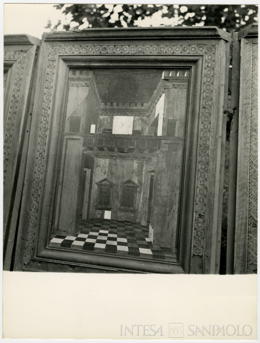 Rodendo Saiano, Abbazia di San Nicolò: primo piano di uno stallo ligneo, agosto 1964 (Foto Studio Mirino)