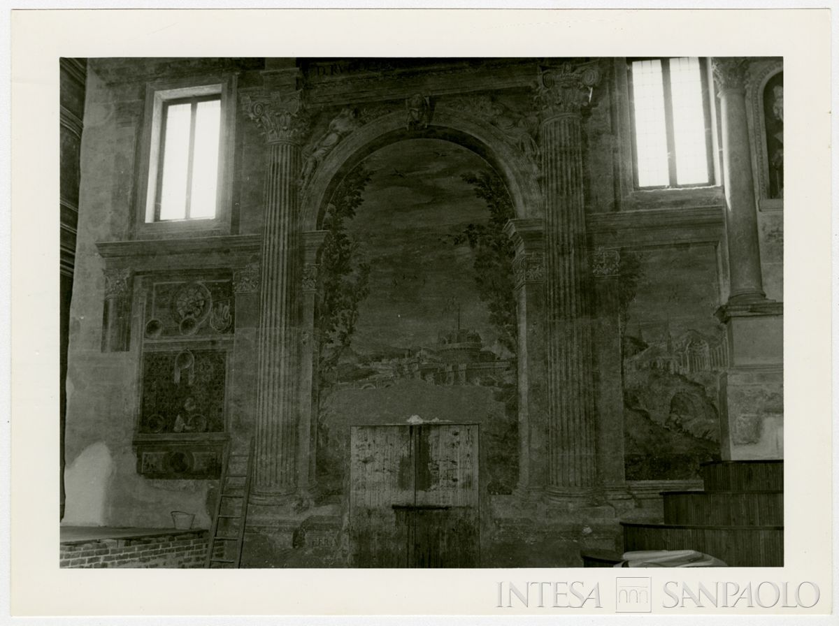 Sabbioneta, Teatro Olimpico: particolare della parete destra con affresco che rappresenta Castel Sant'Angelo dopo il restauro, agosto 1964 (Foto Maccagni)
