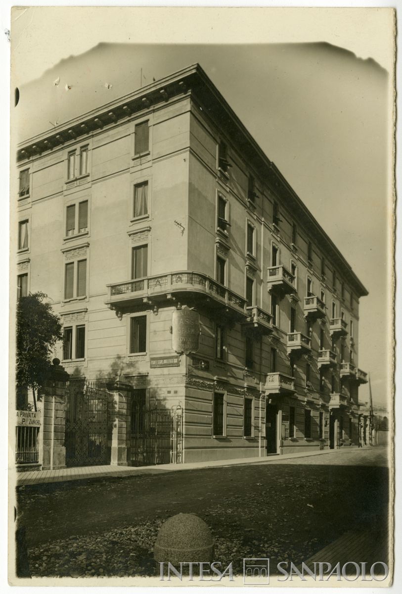 Cariplo, esterno della Sede di Bergamo, anni 1920 (fotografo sconosciuto)