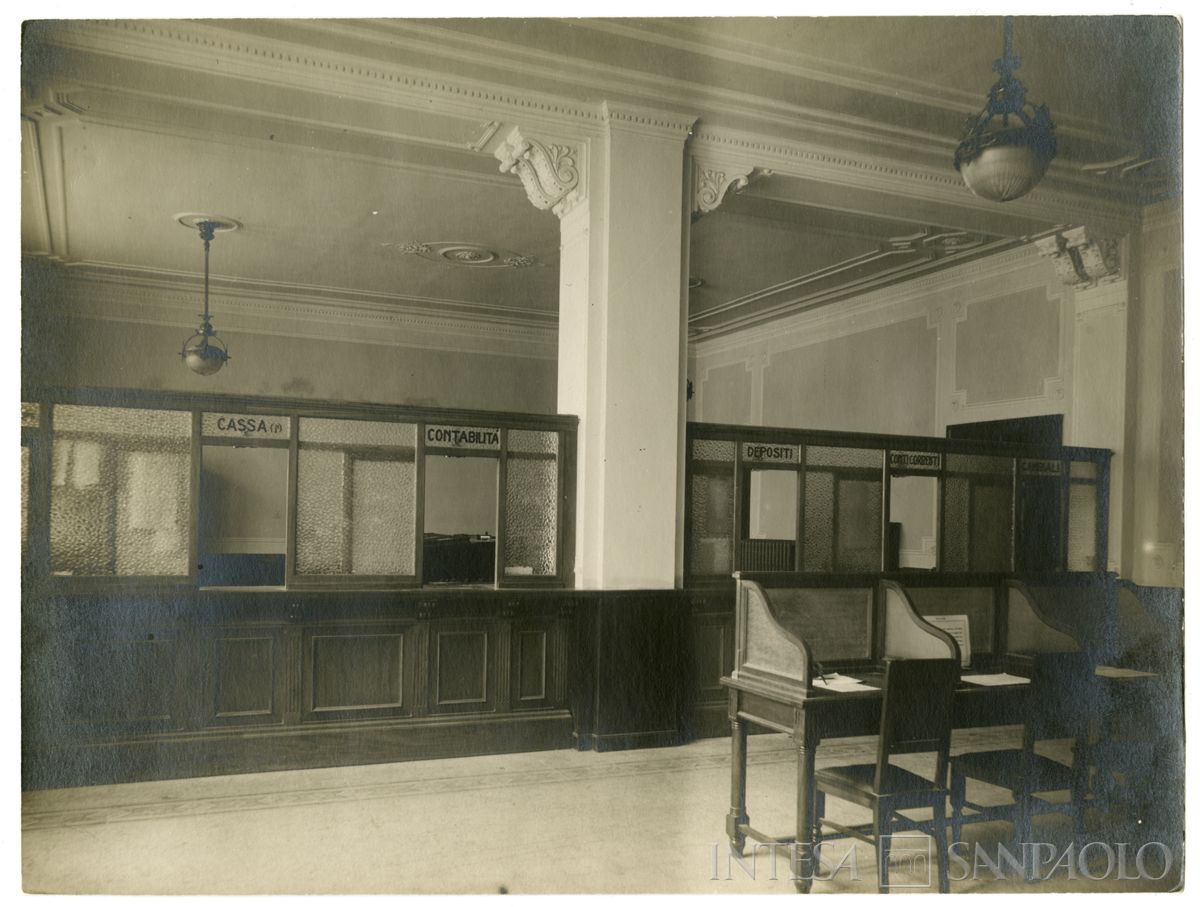 Cariplo, sala del pubblico della filiale di Broni, [1936] (fotografo sconosciuto)