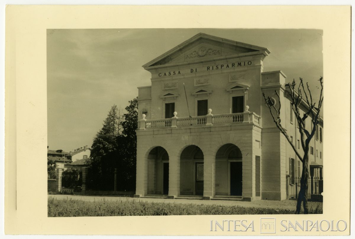 Cariplo, esterno della filiale di Carate Brianza, 1929 (fotografo sconosciuto)
