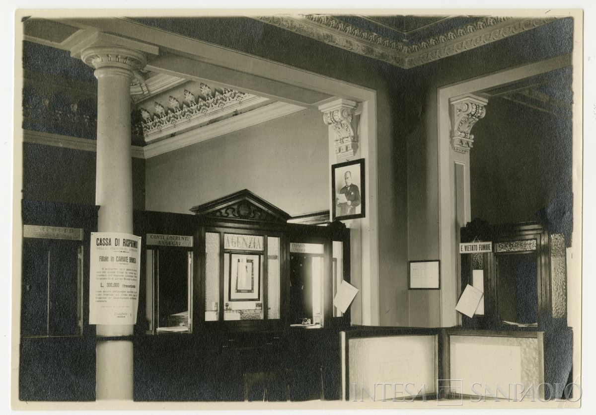 Cariplo, interno della filiale di Carate Brianza, anni 1930 (fotografo sconosciuto)