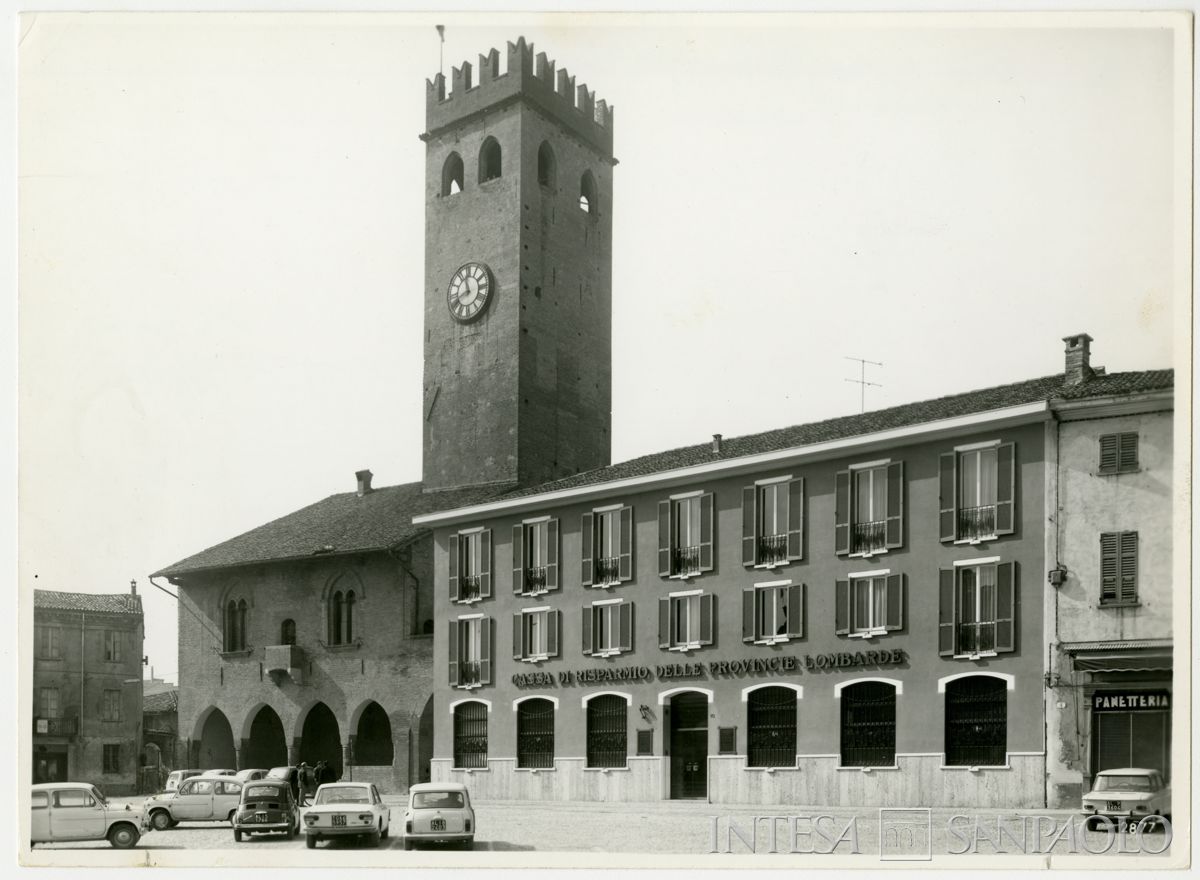 Cariplo, esterno della filiale di Castelnuovo Scrivia, 10 marzo 1969 (Vincenzo Aragozzini)