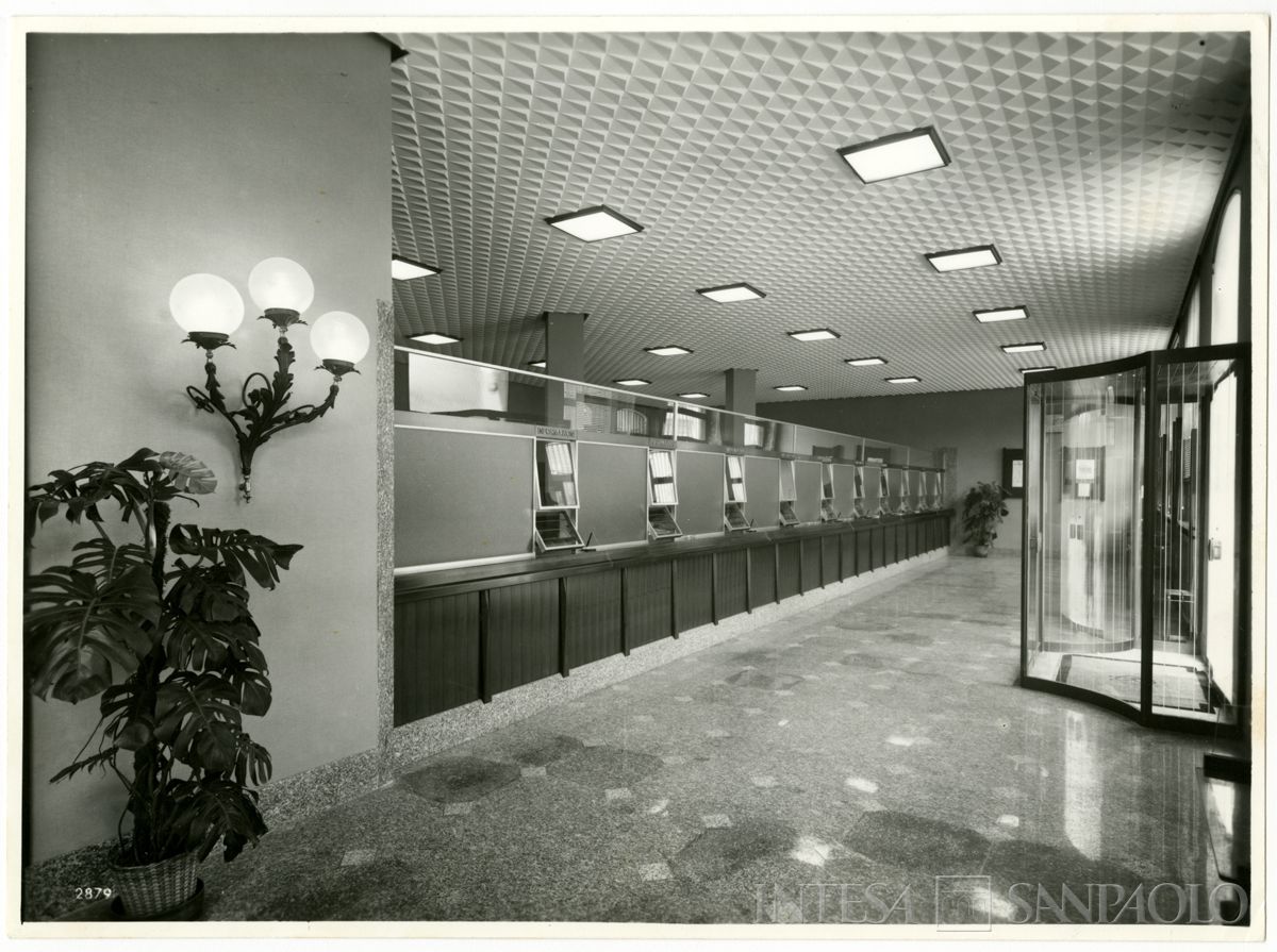 Cariplo, interno della filiale di Castelnuovo Scrivia, 10 marzo 1969 (Vincenzo Aragozzini)