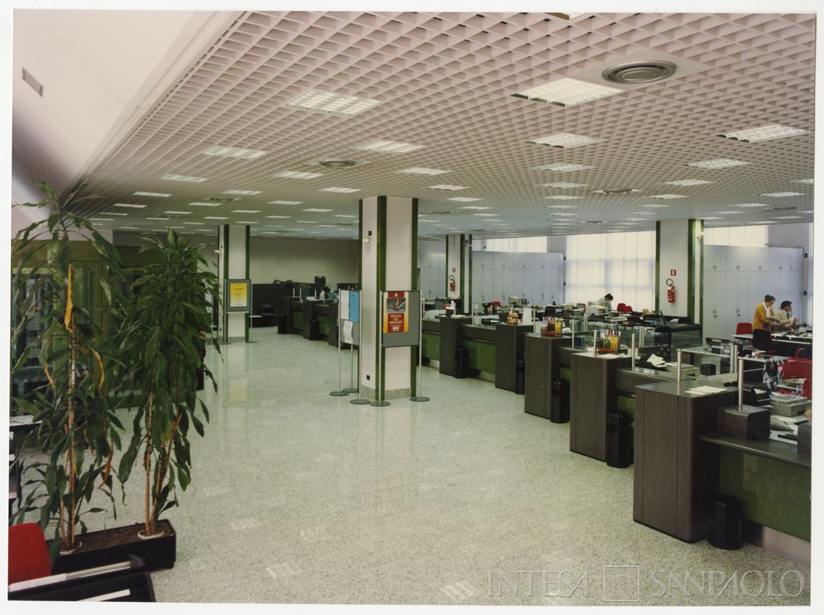 Cariplo, salone del pubblico della filiale di Gallarate, 12 marzo 1993 (Mario La Porta)