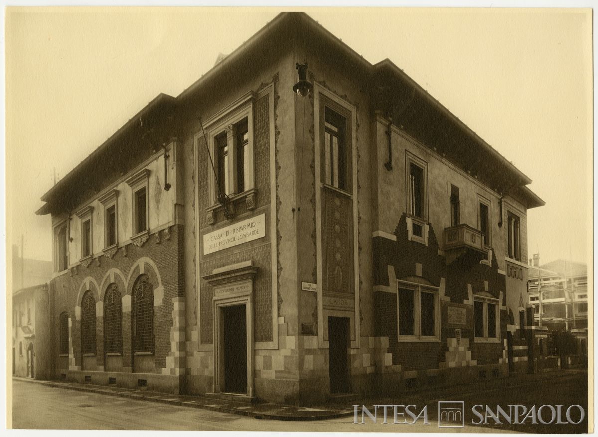Cariplo, esterno della filiale di Gallarate, 1927 (Tecnifoto Giovara)