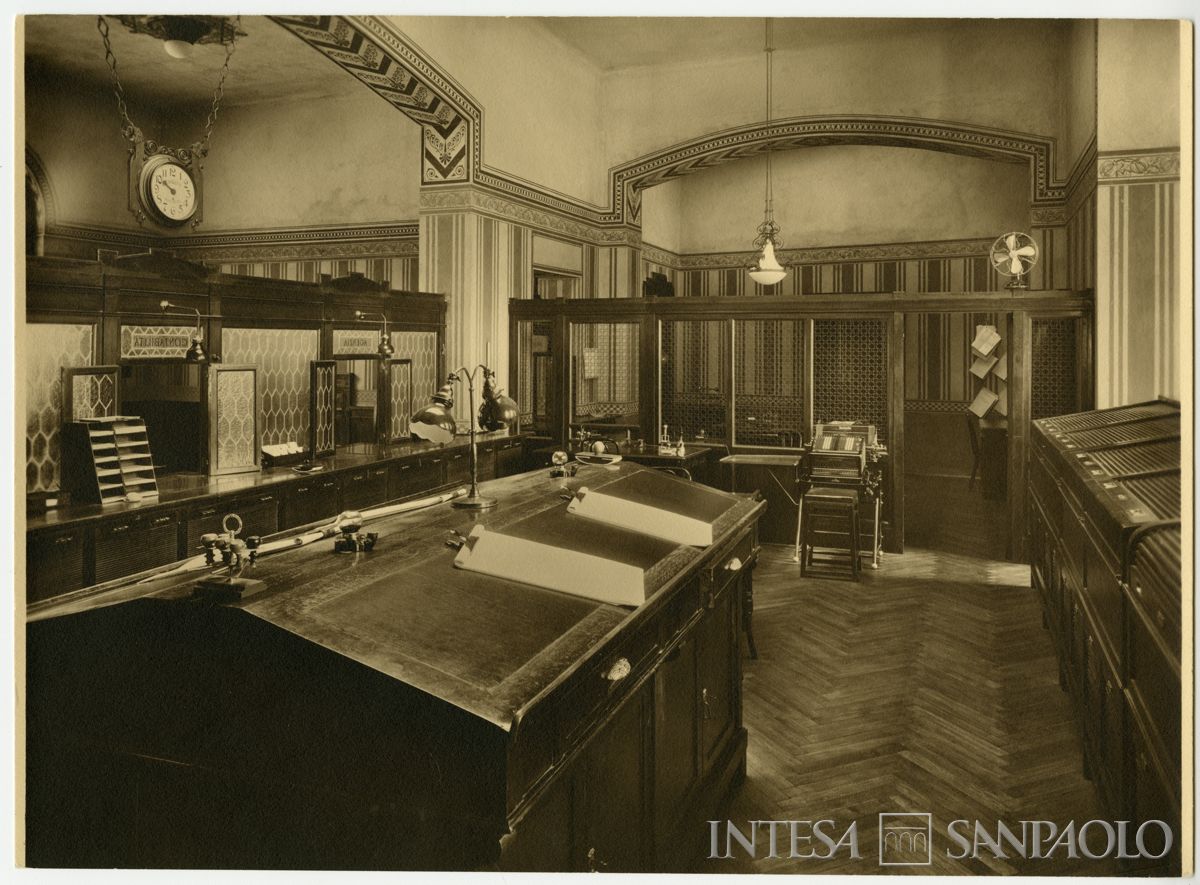 Cariplo, back office della filiale di Gallarate, 1927 (Tecnifoto Giovara)