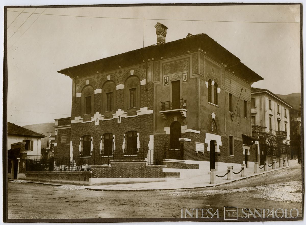 Cariplo, esterno della filiale di Gavirate, 1929 (Pietro Parma)