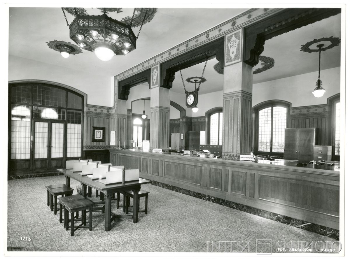 Cariplo, salone del pubblico della filiale di Gavirate, 15 novembre 1965 (Vincenzo Aragozzini)