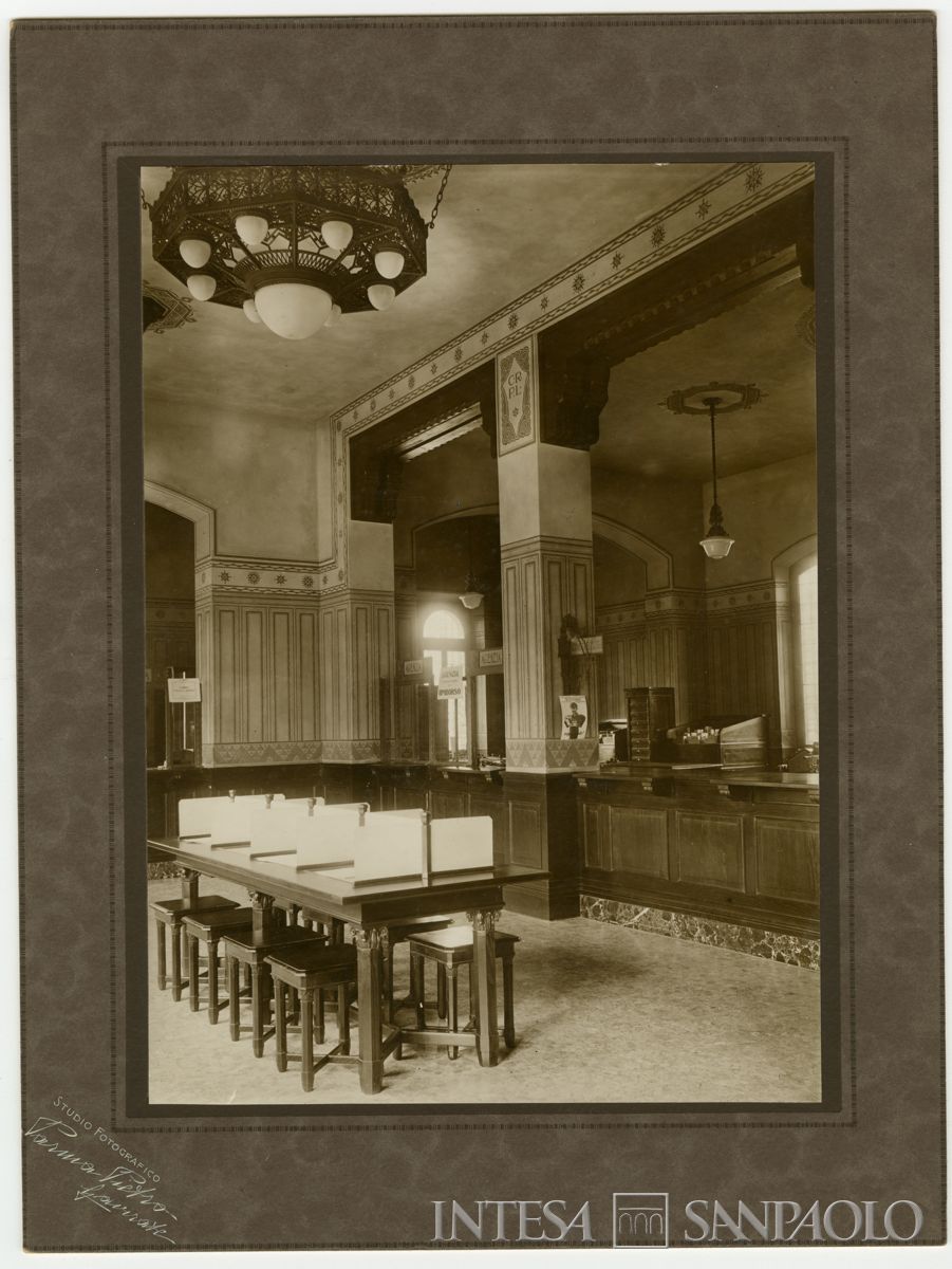 Cariplo, salone del pubblico della filiale di Gavirate, 1929 (Pietro Parma)