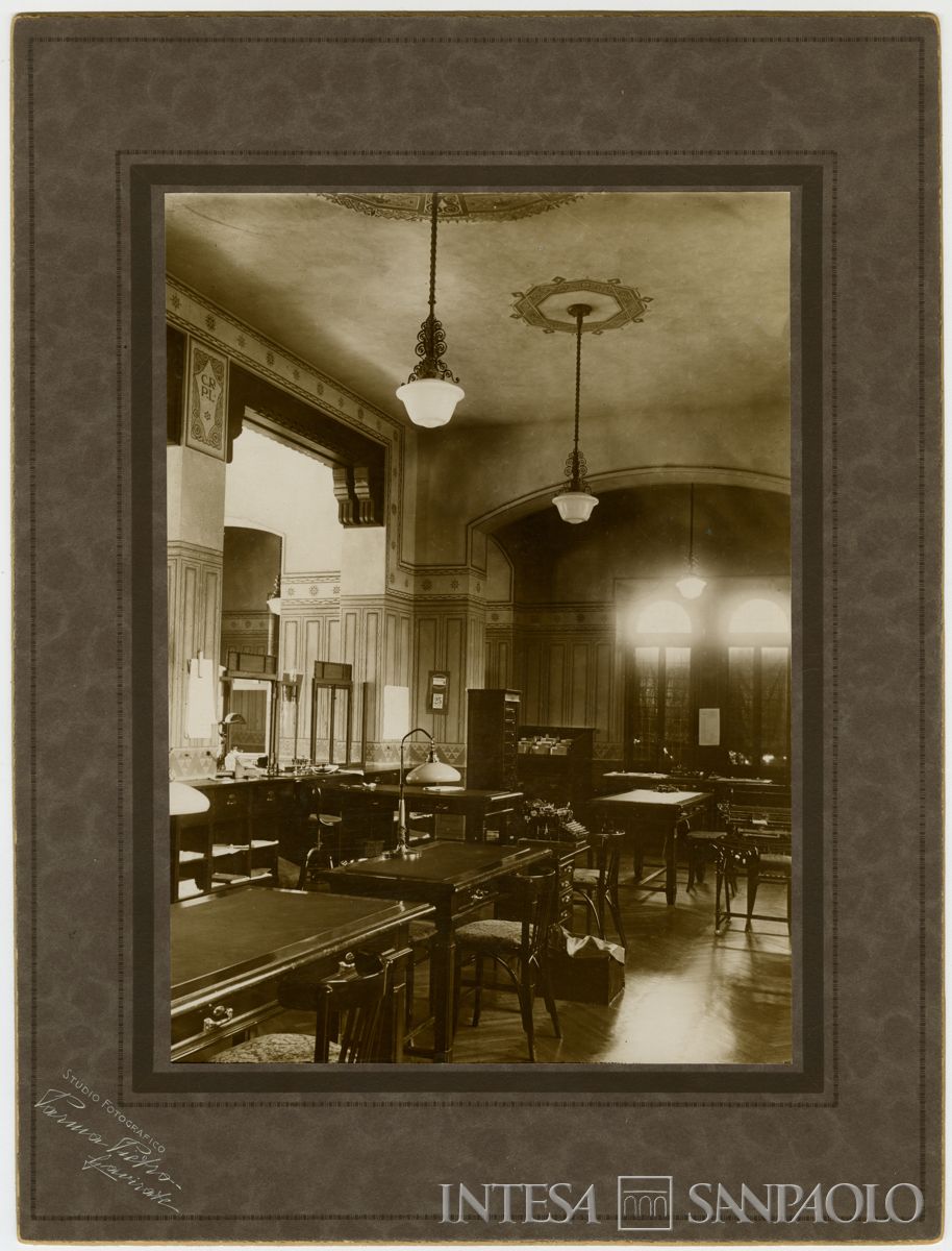 Cariplo, back office della filiale di Gavirate, 1929 (Pietro Parma)