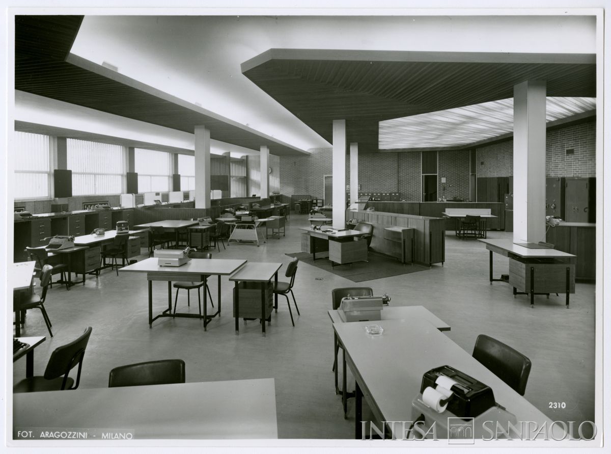 Cariplo, back office della Sede di Lecco, 19 dicembre 1966 (Vincenzo Aragozzini)