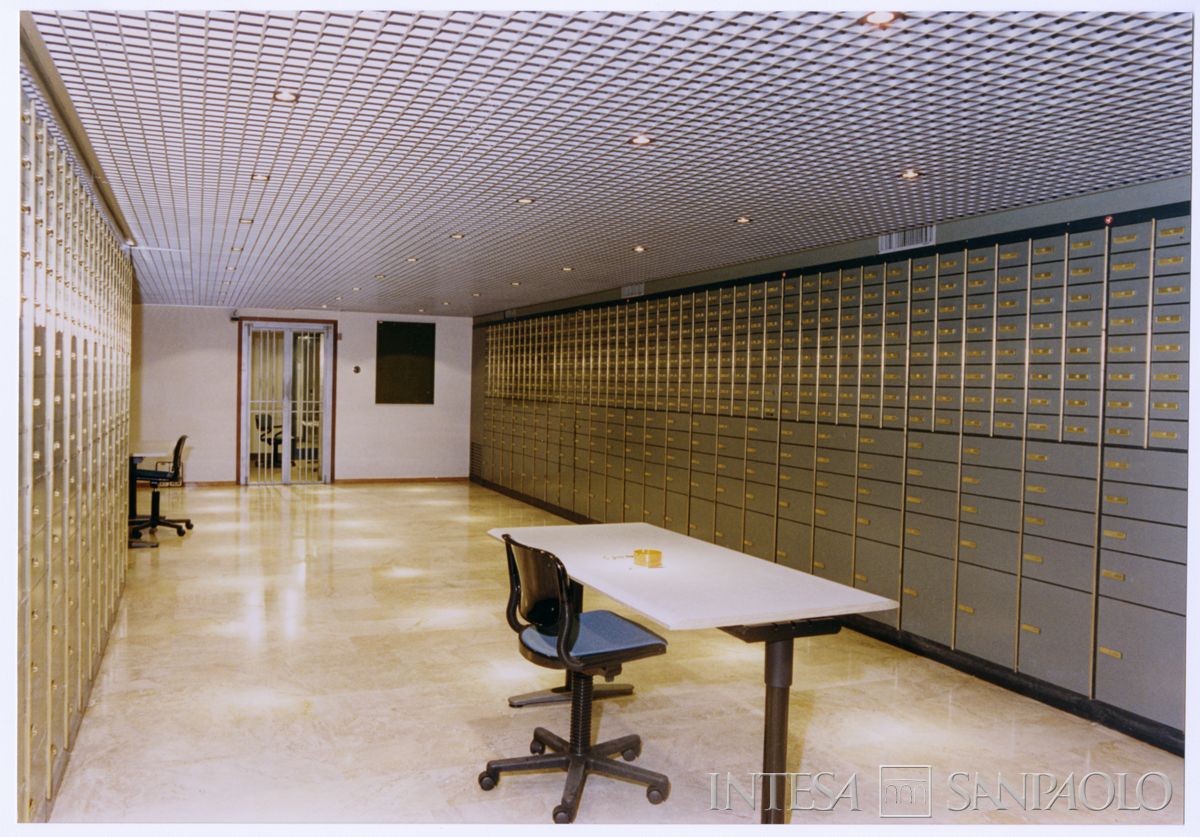 Cariplo, cassette di sicurezza della Sede di Lecco, novembre 1997 (Dino Sala)